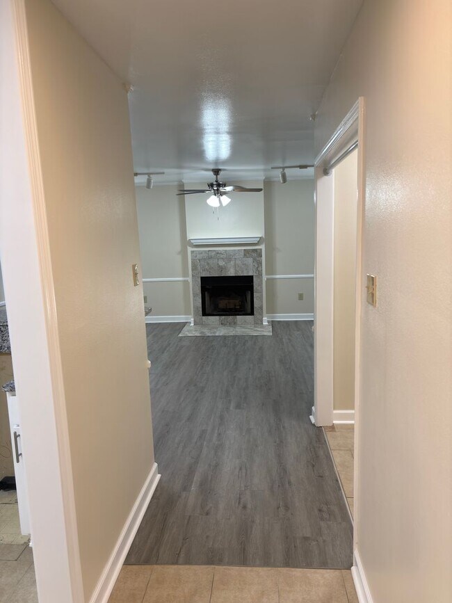 Foto del edificio - 8144 Jefferson Park Dr