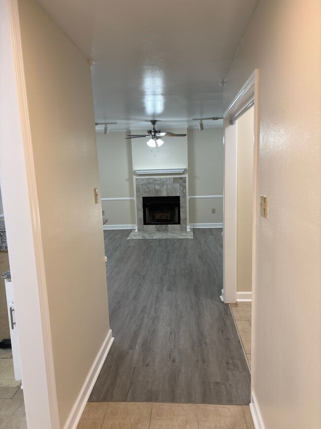 Building Photo - 8144 Jefferson Park Dr