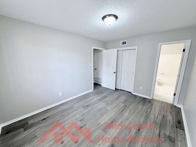 Building Photo - 139 N Claybrook St