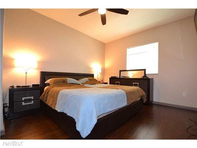 Building Photo - 8809 S Isles Cir