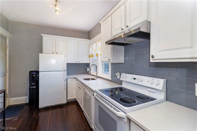 Building Photo - 1536 W 28th St