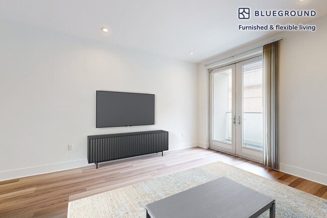 Building Photo - 220 E Broadway