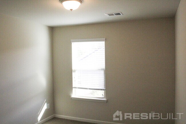 Building Photo - 212 Sableshire Way