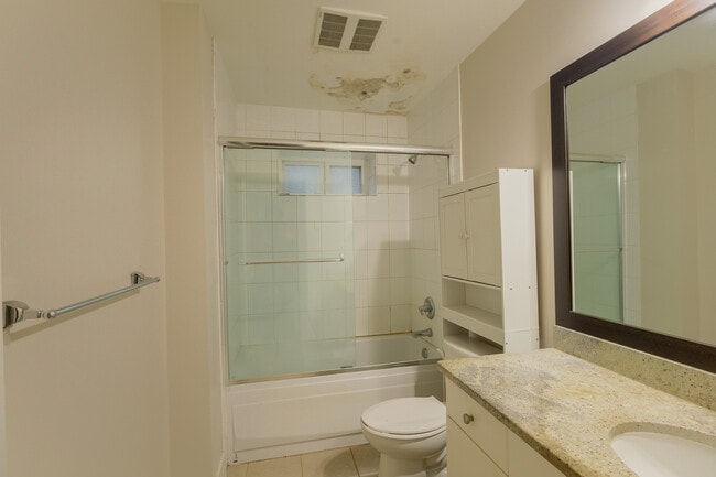 Building Photo - 14843-14863 63 Ave