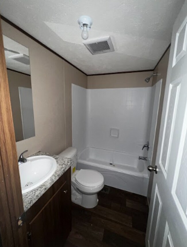 Foto del edificio - BRAND NEW HOME! 2/2 Available December 11
