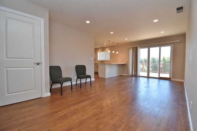 Building Photo - $3,990 - GORGEOUS 3 BEDROOM HOME IN THE MI...