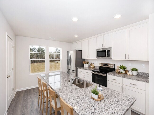 Foto del edificio - Brand New End Unit Townhome | 3 BR/3.5BA | 1-Car Garage | Near Downtown Mooresville