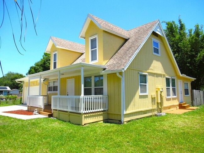 Building Photo - 5310 Palm Dr