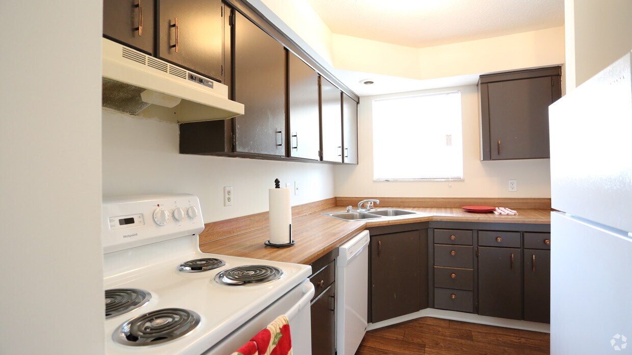 Kingshill Court Apartments & Townhomes Columbus, OH