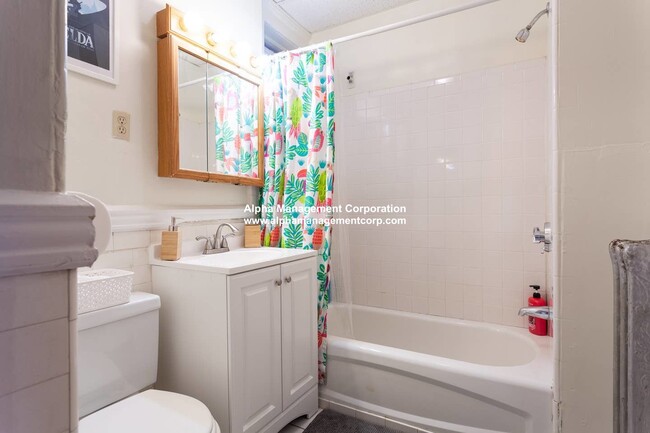 Foto del edificio - 1370 Beacon St