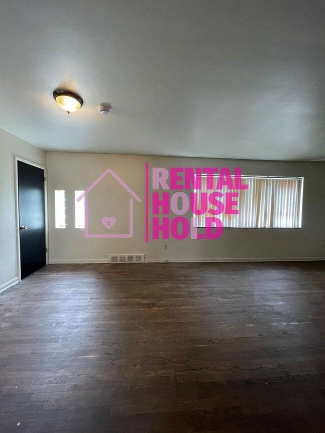 Building Photo - 15368 Hubbell Ave
