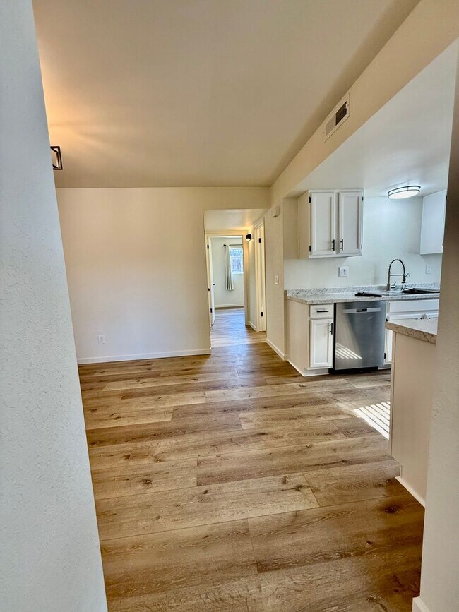 Foto del edificio - 2 BEDROOM 1 BATH HOME IN PASO ROBLES!! SIE...