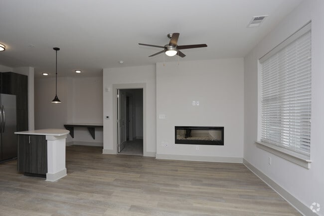 Interior Photo - z-60825-The Patton