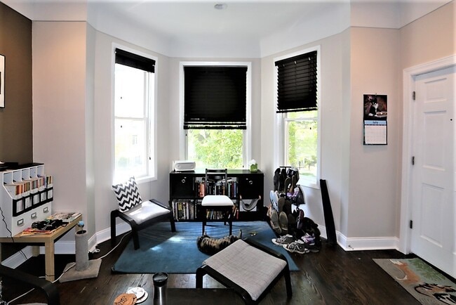 Foto del edificio - 4849 N Seeley Ave