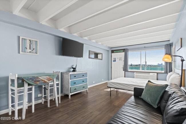 Foto del edificio - 14401 Front Beach Rd