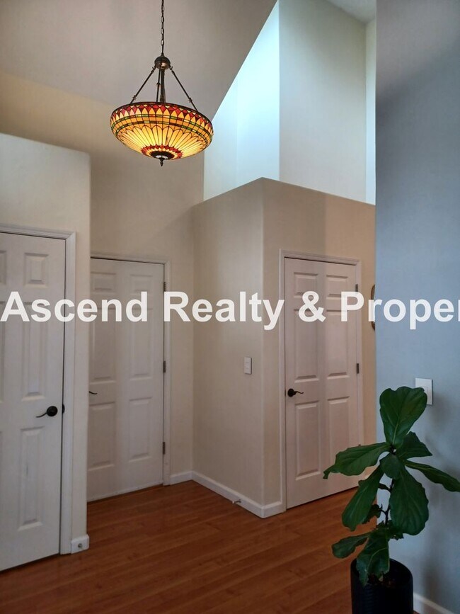 Building Photo - Woodhaven Sherwood Magical One Level Home Available January 1 Small Pet w/Pet Rent