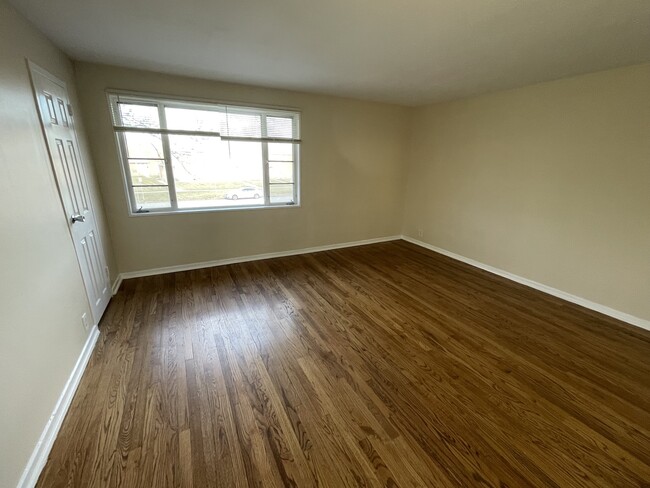 Building Photo - 47 Indianwood Blvd