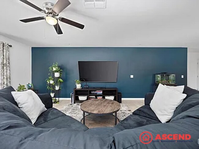 Building Photo - Stunning 4 Bedroom in Southwest Bakersfield!