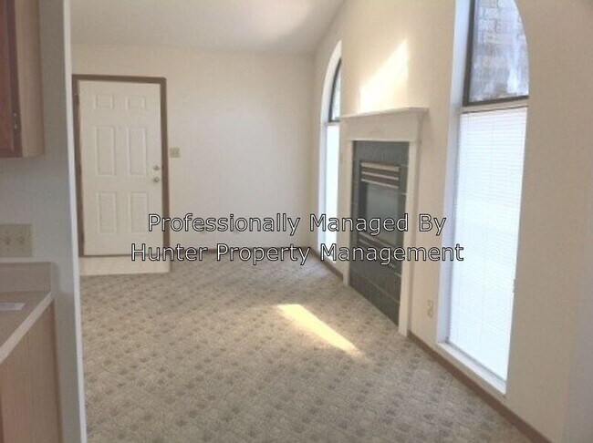 Building Photo - 1611 W Woodland St