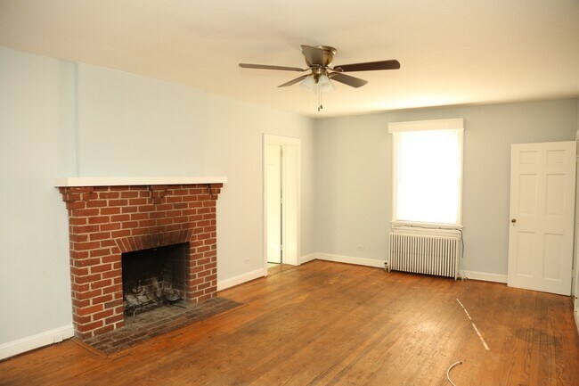 Foto del edificio - Spacious 5-Bedroom, 3-Bath Brick Home – Available for the 2026–2027 Term!