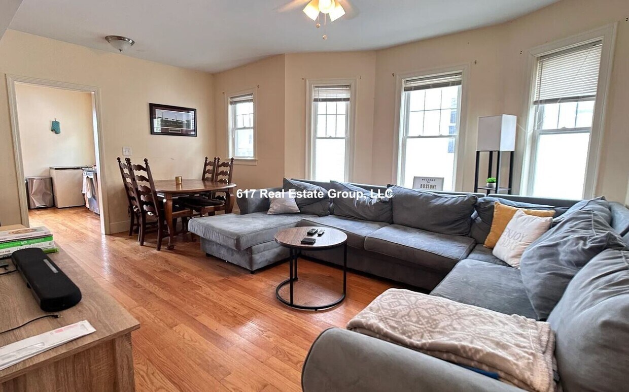 Primary Photo - 74 Brooks St