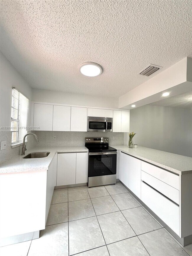 Foto del edificio - 1460 W 41st St