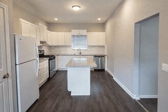 Building Photo - 511 W Cleveland St