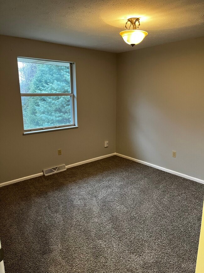 Building Photo - 2737 Thackeray Ave NW