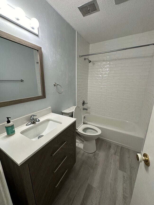 Foto del edificio - 2816 SW 14th Dr