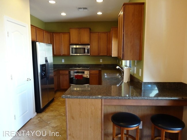 Building Photo - 3 br, 2.5 bath House - 1668 W SATINWOOD DR