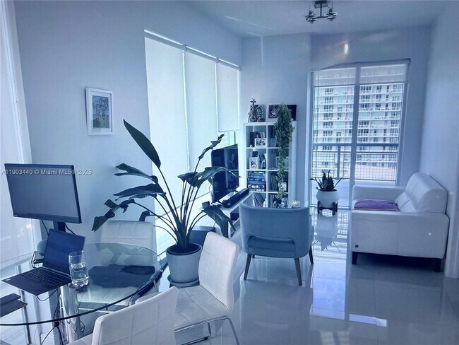 Foto del edificio - 60 SW 13th St