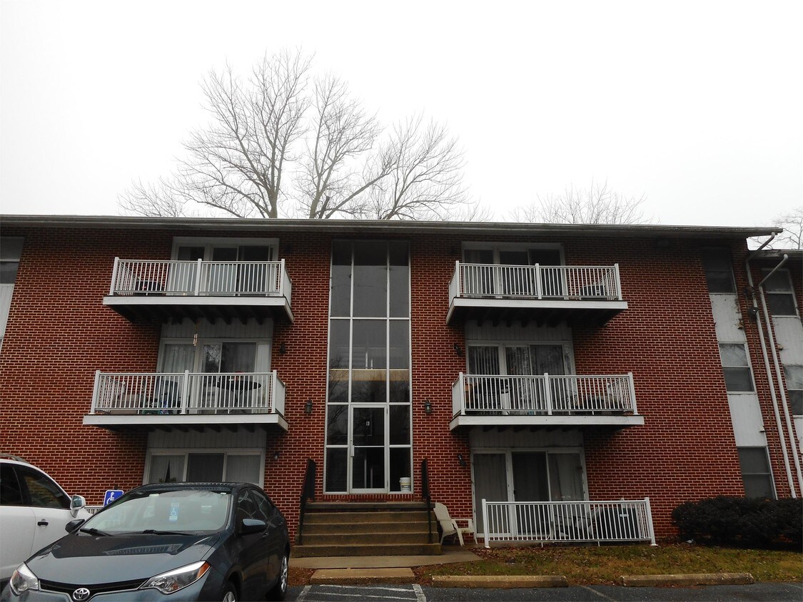 Primary Photo - 1400 Bayview Dr