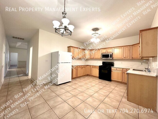 Building Photo - Beautiful 4 BR /2BA Home in Charlotte!
