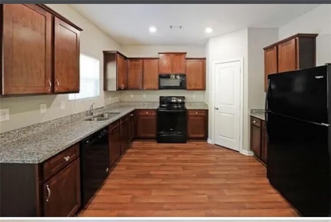 Building Photo - 677 Holly Springs Ct