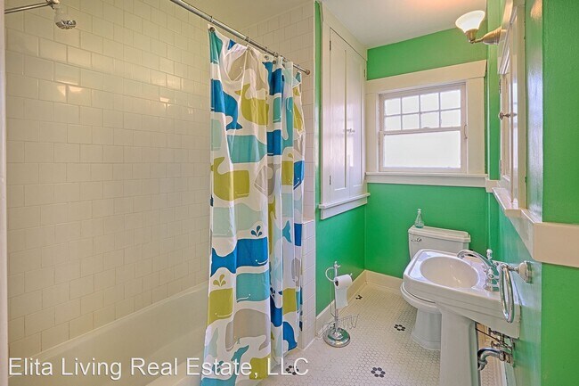 Building Photo - 3 br, 2 bath House - 1022 NE 69th St.