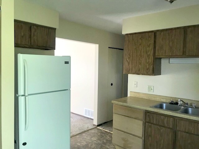 Building Photo - 6776 Heritage Dr