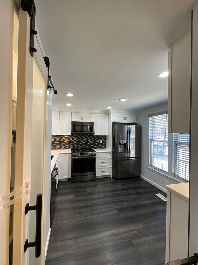 Building Photo - Beautiful 2BR 2BA 3 level townhome located in the Bowling Brook Farms Community