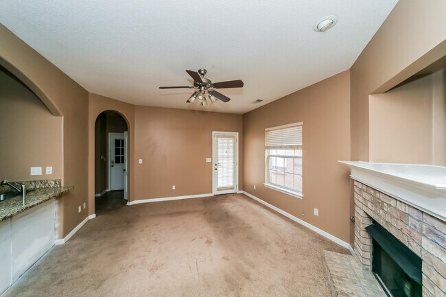 Foto del edificio - 10085 Woodland Hills Dr