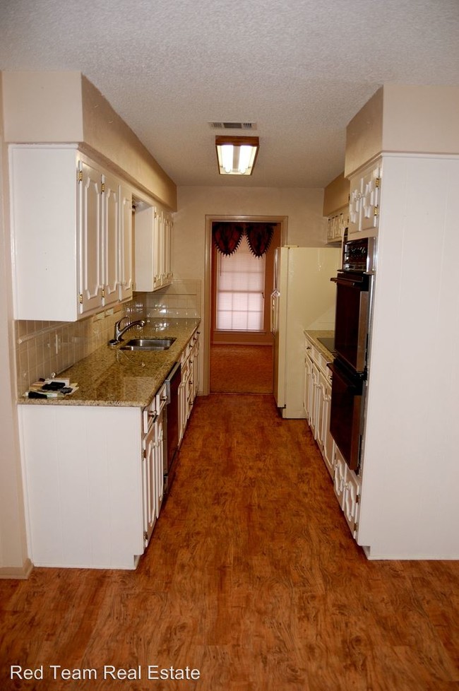Building Photo - 5909 Rayburn Dr