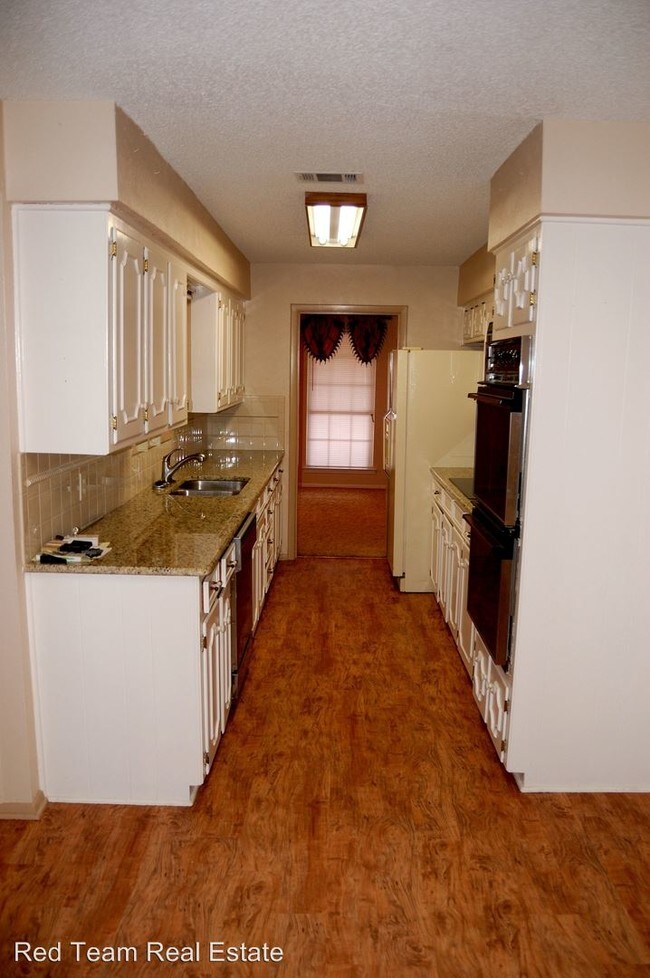 Foto del edificio - 5909 Rayburn Dr