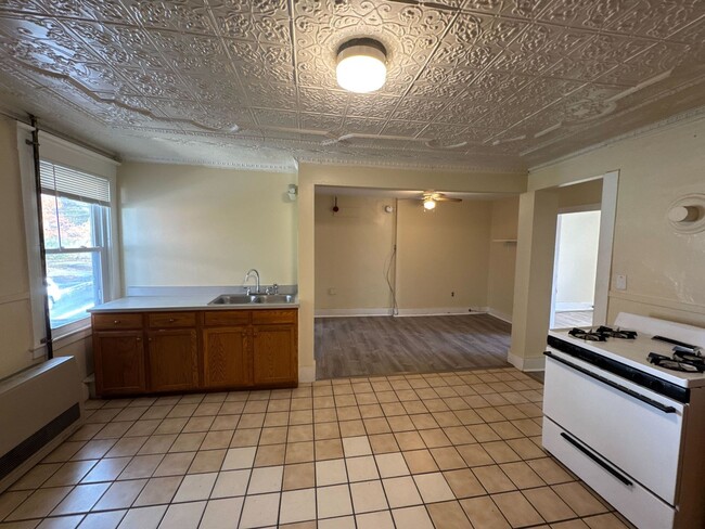 Photo - 16 Union St Apartment