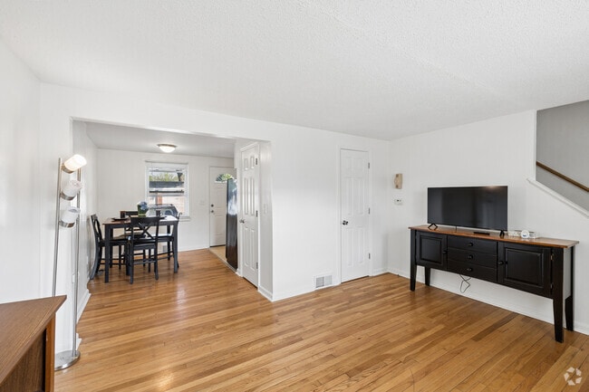 The Capital - 2BR, 1BA - 950SF - Living Room/Dining Room - Adams Park Apartments