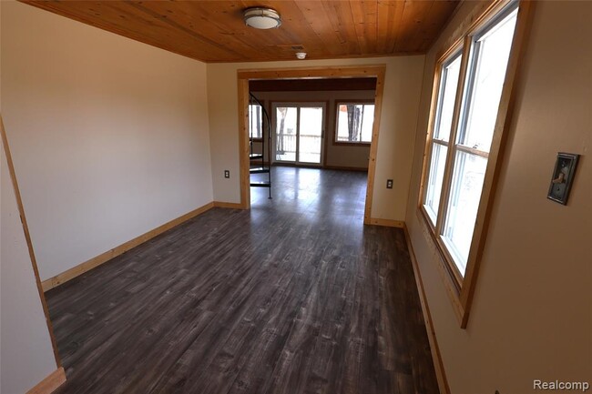 Building Photo - 15676 Frazho Rd