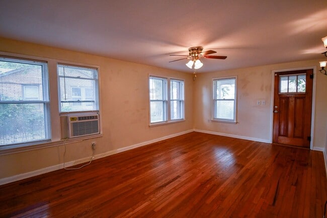 Building Photo - 1-Bedroom Home with Office & Easy Access t...
