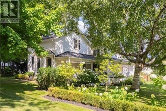 Building Photo - 212 King St