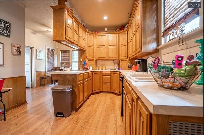 Foto del edificio - 310-312 12th Ave NW