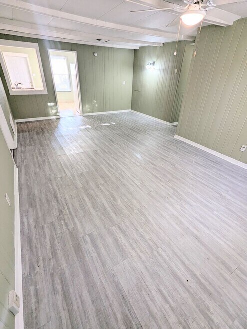 3 bedroom, 1.5 bath, Garage