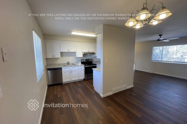 Building Photo - 432 S Victor Way