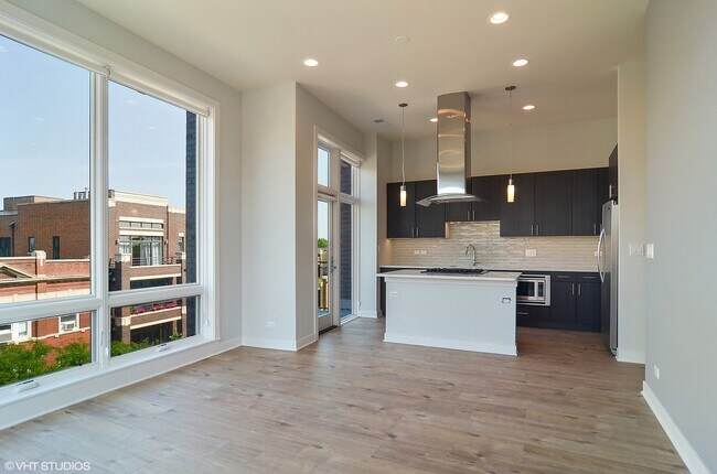 Building Photo - 1507 W Carmen Ave