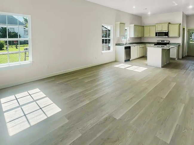 Foto del edificio - Bright & Stylish 3-Bed, 2-Bath Duplex in L...